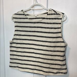 Gemma & Jane | Striped Black and White Sleeveless knit Top - med